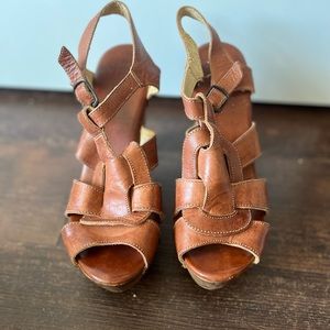Bedstu heeled sandals
